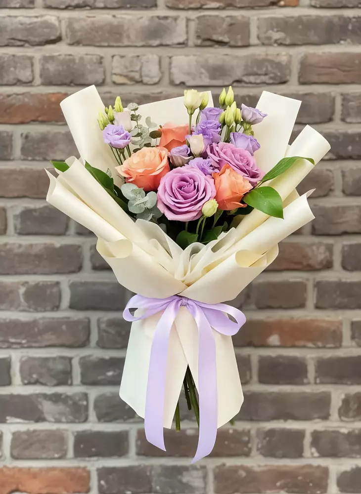 Букет цветов из: Лизиантусы и Розы в Андрюках