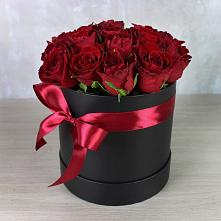 Цветочная композиция из Розы в шляпной коробке в Андрюках